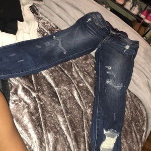 MAKE OFFER Super cute cropped distressed jean